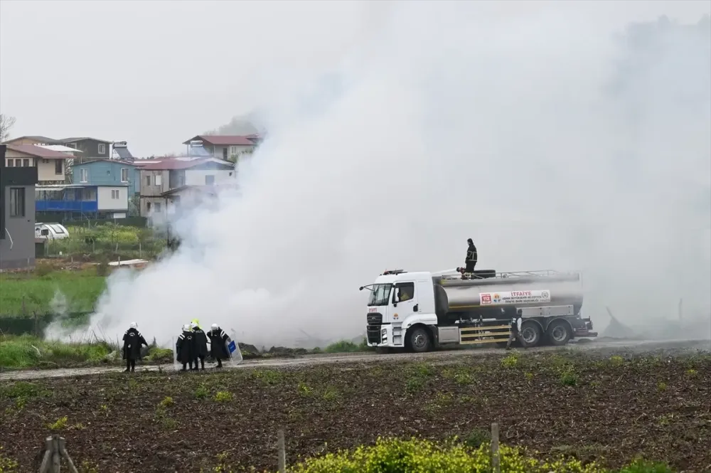 Adana'da Yasadışı Yapıların Yıkım Çalışmaları Sürüyor