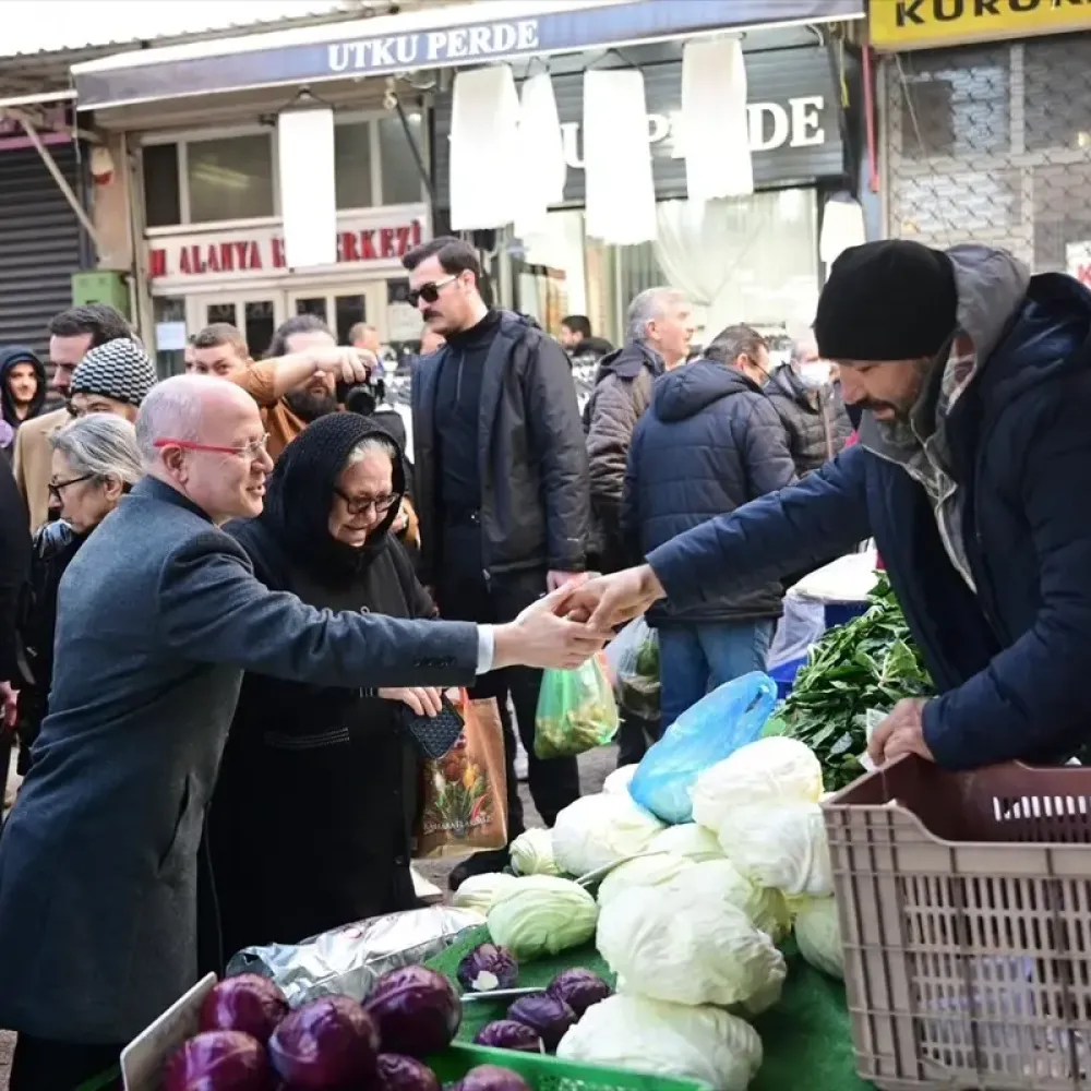 AK Parti Bursa İl Başkanı Gürkan esnaf ziyaretinde bulundu