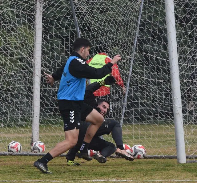 Altay'da Kritik Sınav Öncesi Kadro Krizi: Kaleye Genç Eldiven, Hücuma Gol Emri
