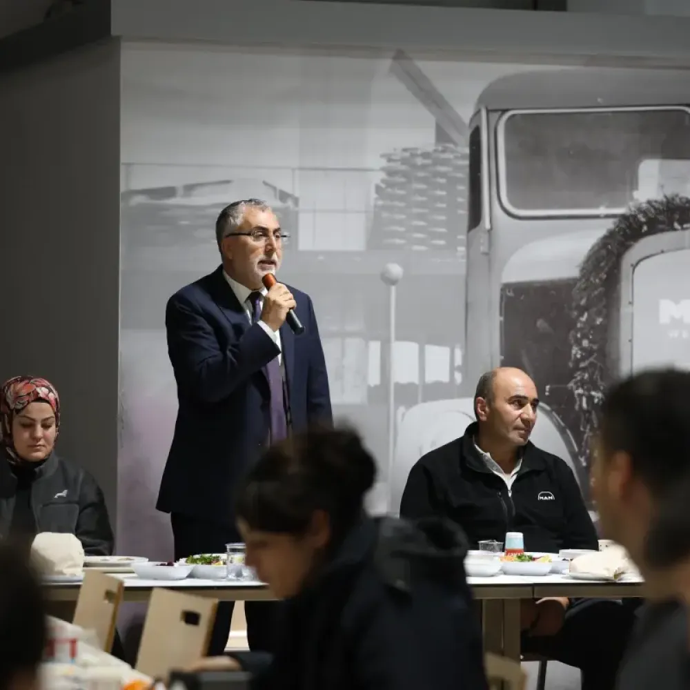 Bakan Işıkhan, işçilerle iftar yaptı