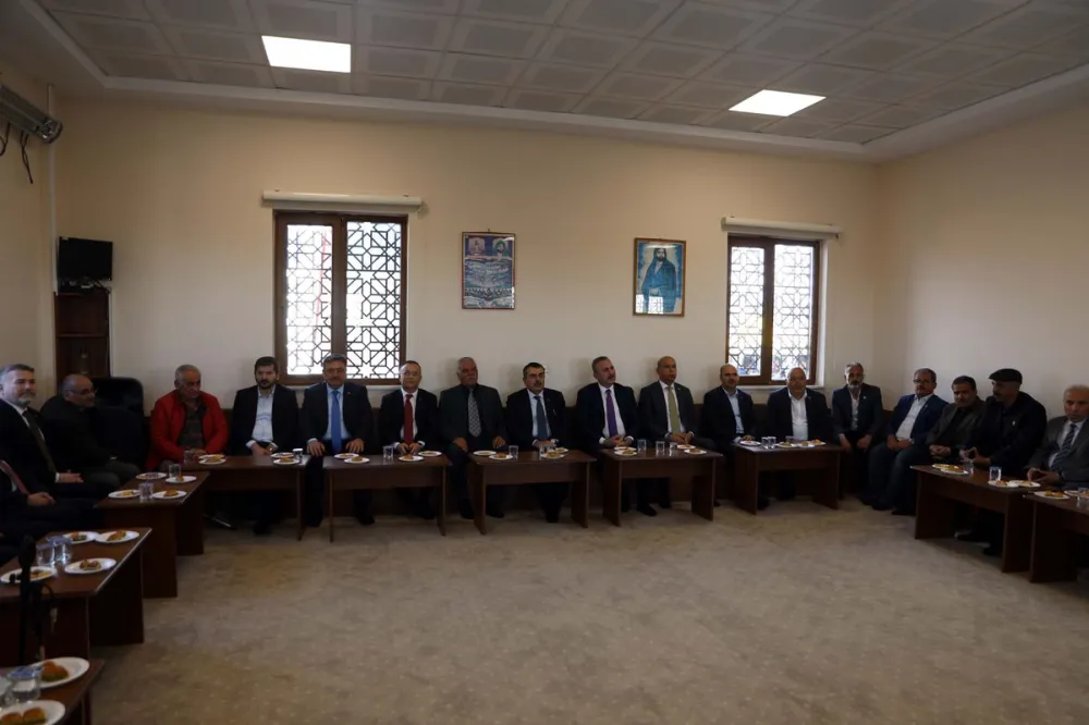 Bakan Tekin Cemevini Ziyaret Etti