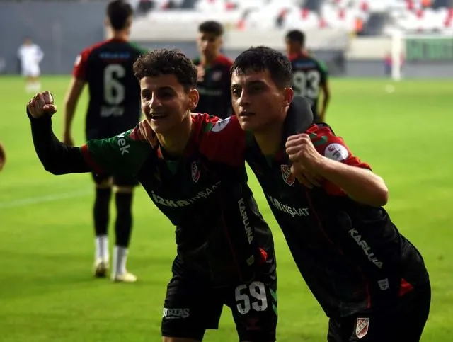 Karşıyaka'da Genç Yetenekler Yüksek Bonservis Bedeliyle Satılıyor