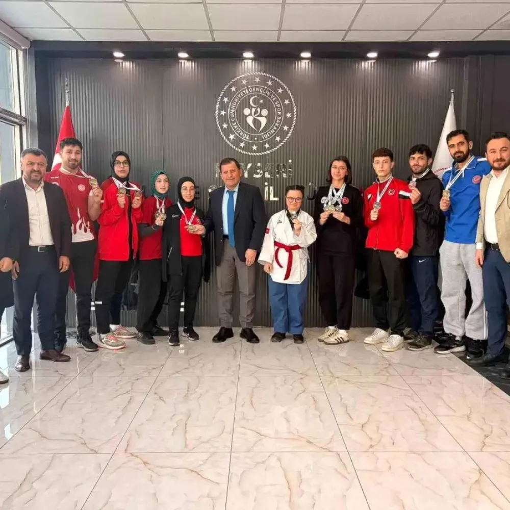 Kayserili İşitme Engelliler Taekwondo Sporcularından tarihi başarı