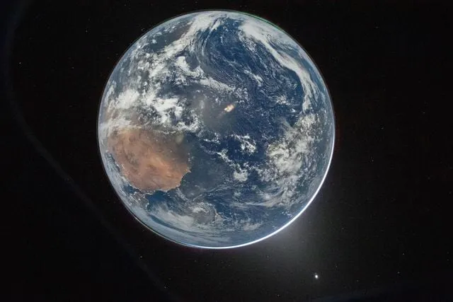 NASA'dan 54 yıl arayla Dünya paylaşımı