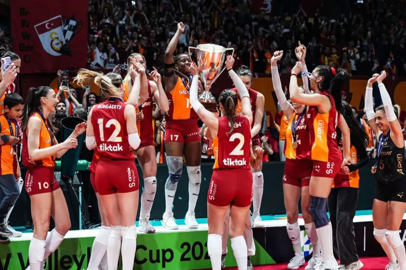 Avrupa şampiyonu Galatasaray Daikin Kadın Voleybol Takımı, kupasını aldı