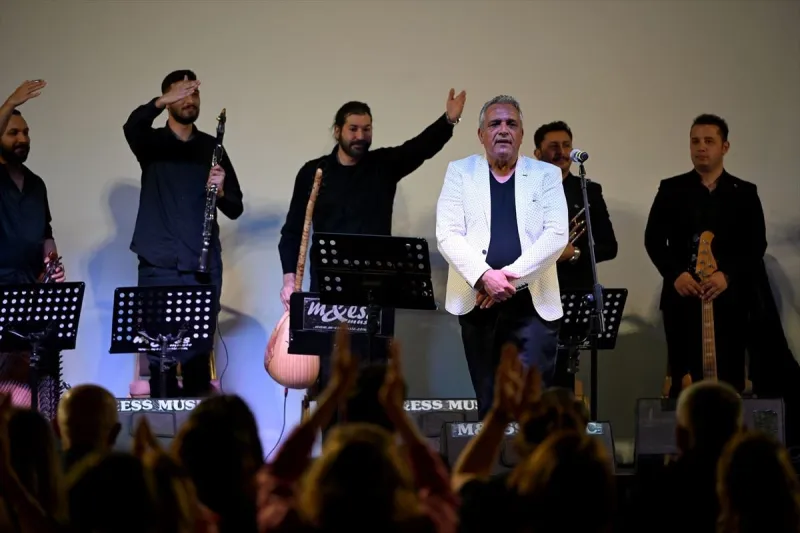 Edirne'de Dünya Romanlar Günü kapsamında Tepecik Filarmoni Orkestrası konser verdi