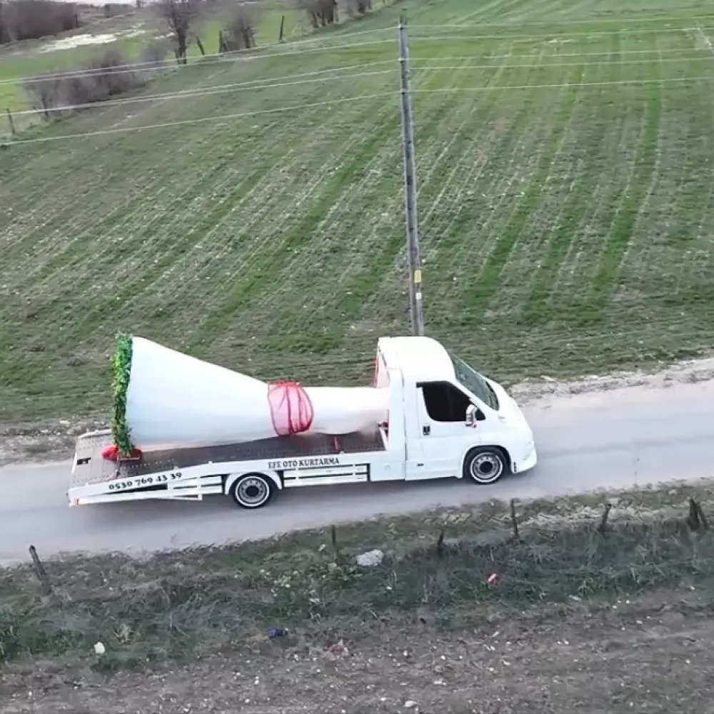Romantik Bir Hamle: Oto Kurtarıcı Üzerinden Evlilik Teklifi