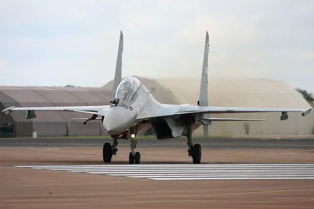 Rusya'da Su-30 Tipi Savaş Uçağı Düştü