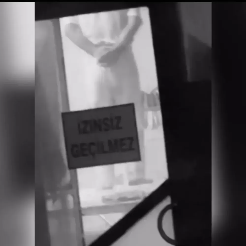 Sakarya'da Gıda Hijyeni Skandalı: Ayakla Hamur Yoğurma