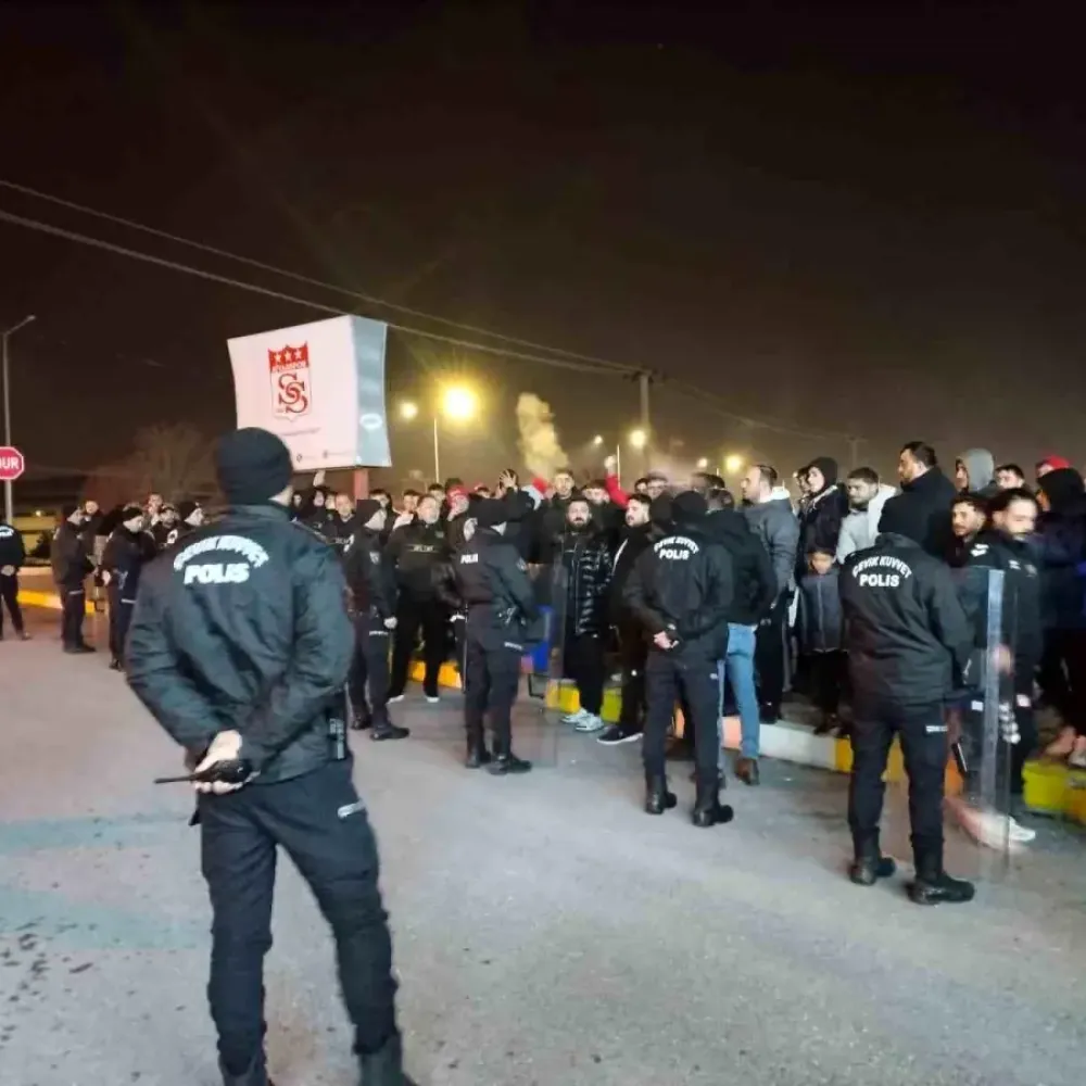 Sivasspor'a taraftarlardan tesislerde protesto