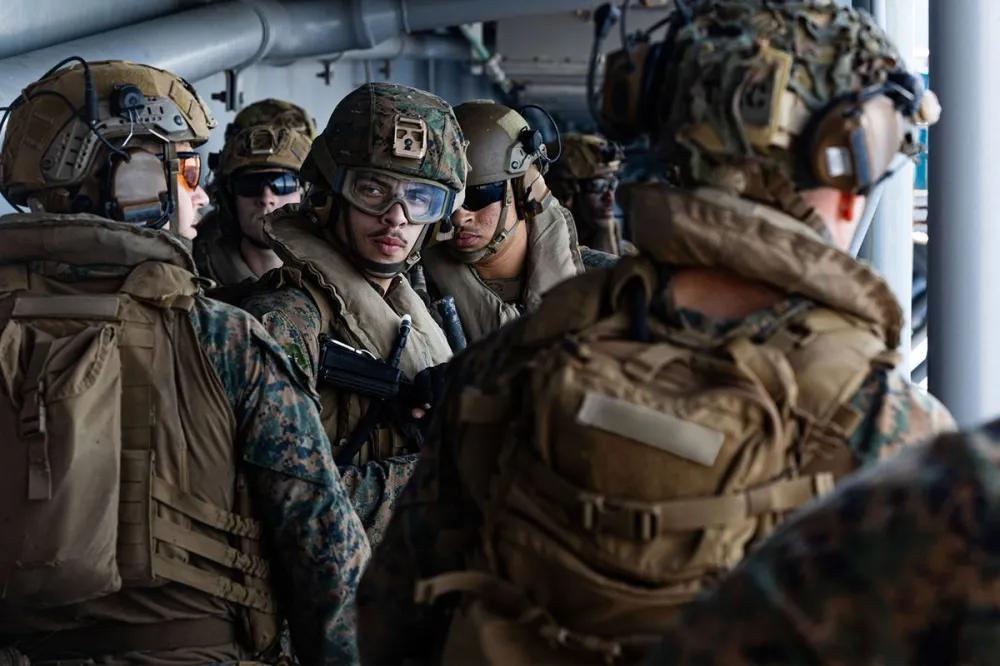 ABD, İran'a Karşı Askeri Takviye Gönderiyor - Son Dakika