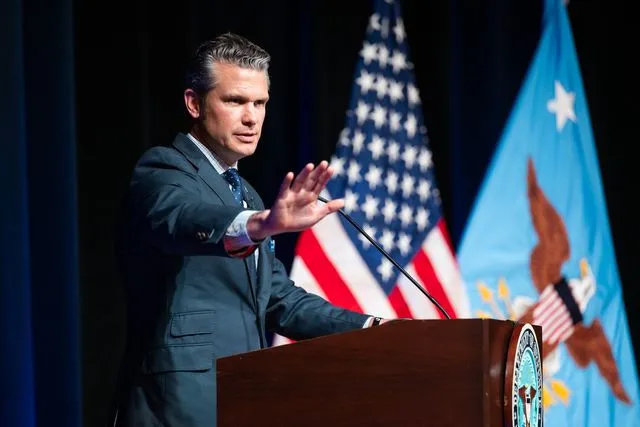 ABD'den İran'a tehdit: Kötü bir seçim yaparlarsa altyapı ve enerjiye bombalar yağacak