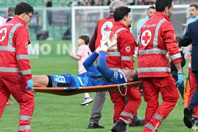 ABD'li kaleci Klinsmann'ın boynu kırıldı