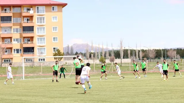 Ağrı İbrahim Çeçen Üniversitesi'nde 15. Bahar Şenlikleri Coşkusu Spor Müsabakalarıyla Start Aldı