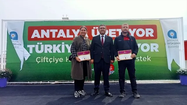 Alanya'da üreticilere 5 bin keçiboynuzu fidanı dağıtıldı