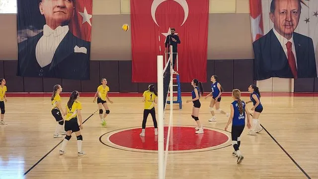 Amasya'da Gençlik ve Sporun Bir Araya Geldiği 19 Mayıs Voleybol Turnuvası