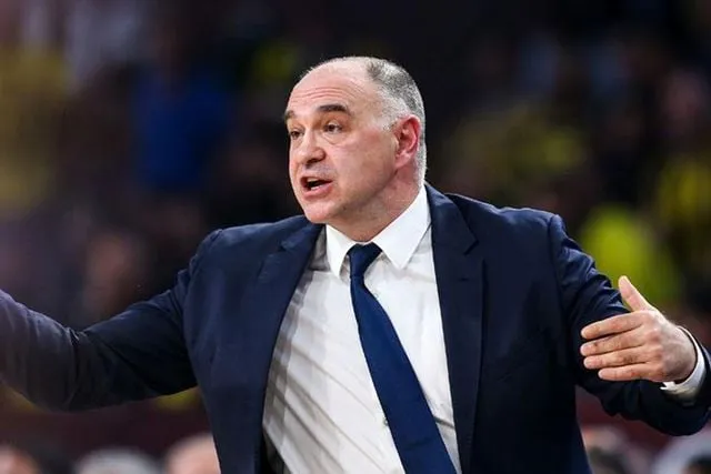 Anadolu Efes Başantrenörü Pablo Laso