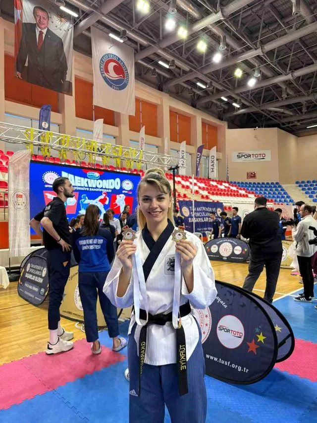 Anadolu Üniversitesi'nin Namağlup Yıldızı Gülsena Karakuyulu'dan Tarihi Başarı: 22. Şampiyonluk