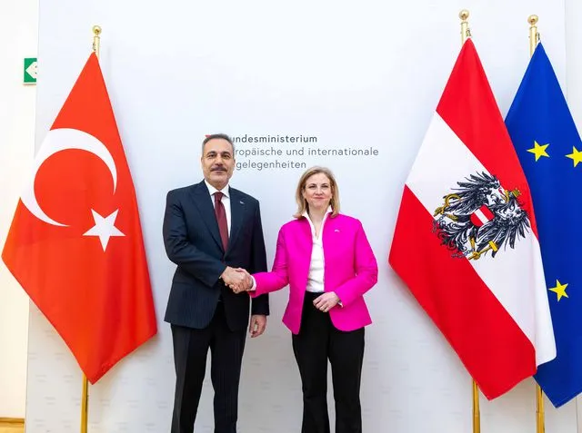 Bakan Fidan, Avusturyalı mevkidaşı Meinl-Reisinger ile bir araya geldi / Video eklendi