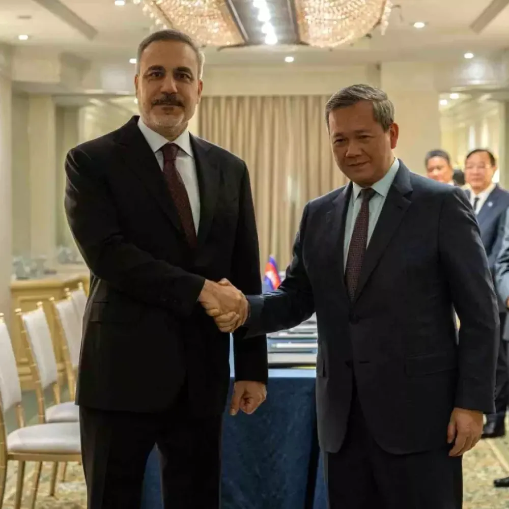 Bakan Fidan, Kamboçya Başbakanı Hun Manet ile bir araya geldi