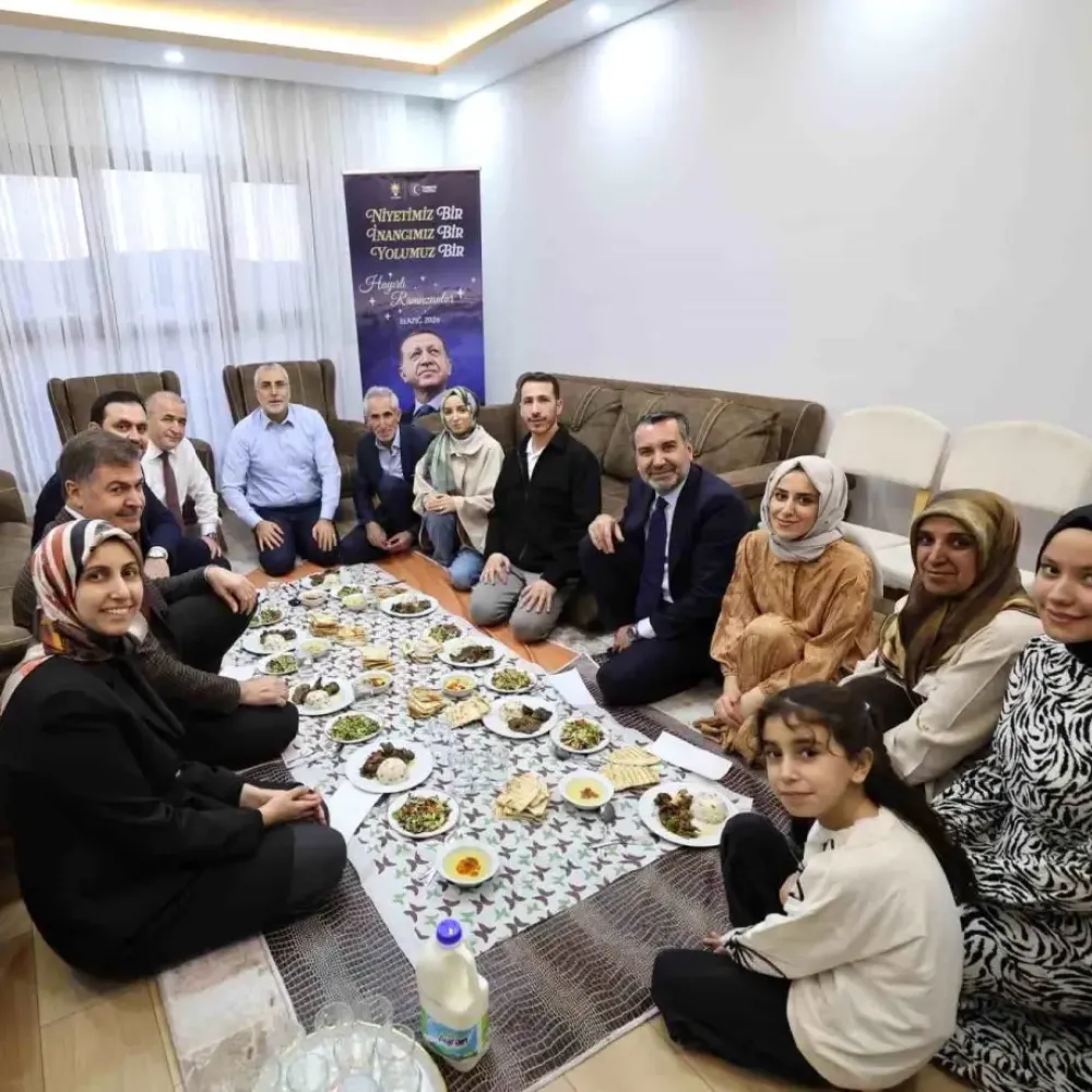 Bakan Işıkhan, evlerine kavuşan depremzede ailenin iftar sofrasına konuk oldu