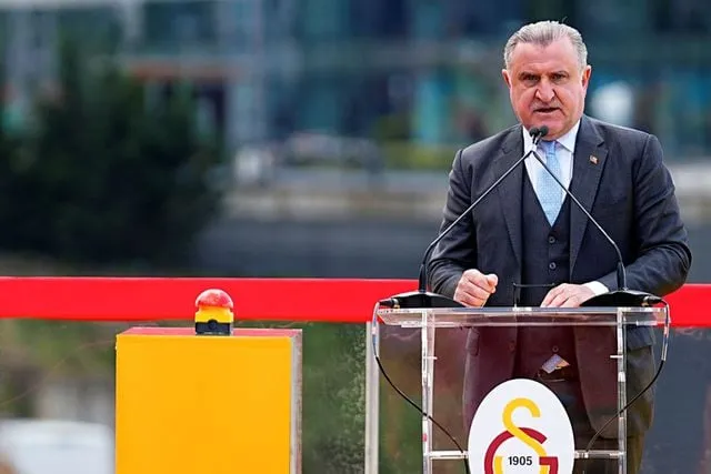 Bakan Osman Aşkın Bak,