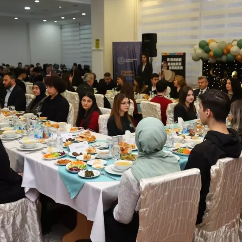 Bakan Tekin, Öğrencilerle İftar Yaptı