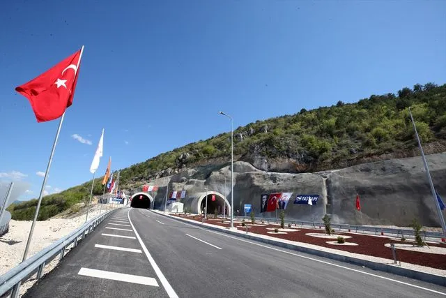 Bakan Uraloğlu, Çorum-Laçin kara yolu ile Kırkdilim tünellerinin açılış töreninde konuştu Açıklaması