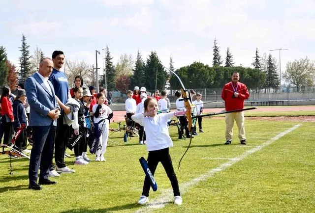 Balıkesir'de çocuklar 23 Nisan coşkusunu sporla karşıladı