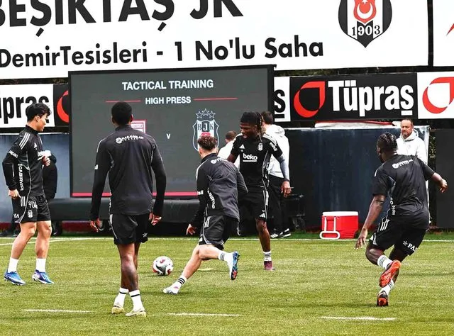 Beşiktaş kondisyon ve taktik çalıştı