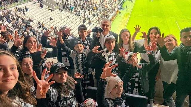 Bucalı Öğrencilerin Siyah-Beyaz Rüyası: İstanbul'da Unutulmaz Maç Deneyimi