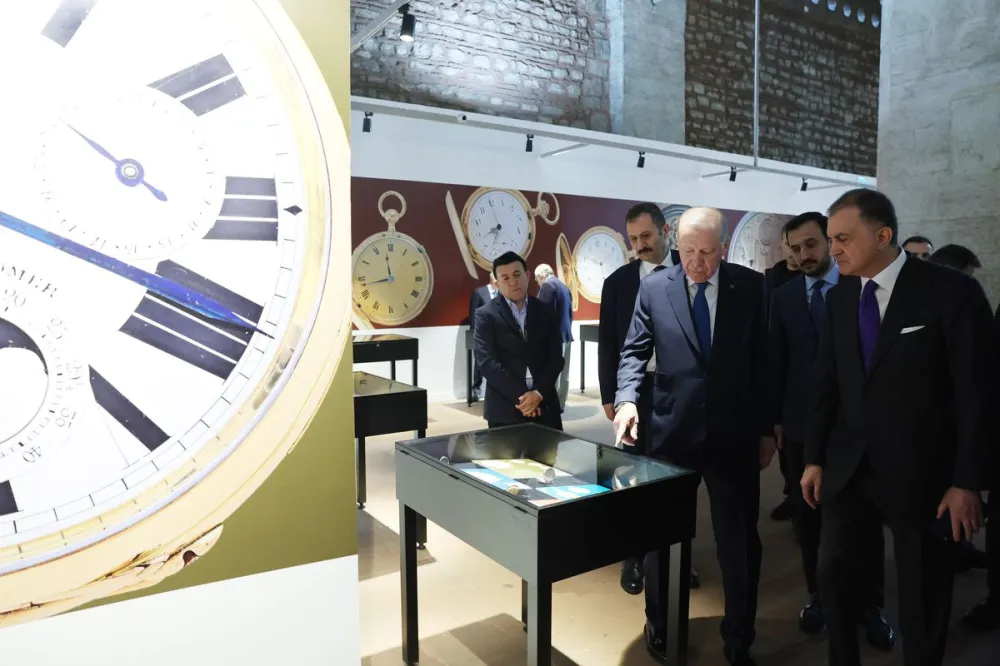 Cumhurbaşkanı Erdoğan, Tophane-i Amire Kültür ve Sanat Merkezi'nde Nadide Saat Koleksiyonunu İnceliyor