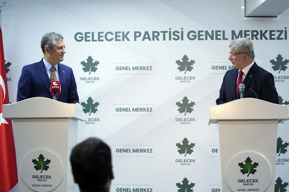 Davutoğlu'ndan Özgür Özel'le ilgili dikkat çeken sözler: Namazdan çıkıp telefona bakıyorum... - Son Dakika