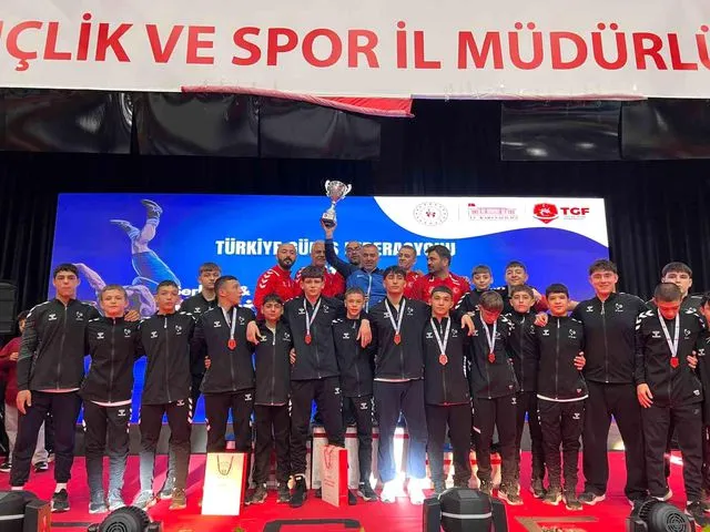 Denizlili güreşçiler Türkiye şampiyonu