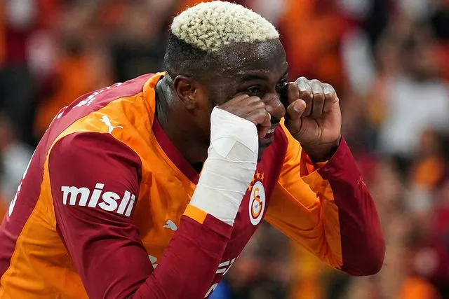 Derbide ilk yarının özeti gibi kare