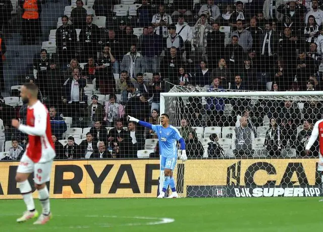 Devis Vasquez, ilk maçında kalesini gole kapadı