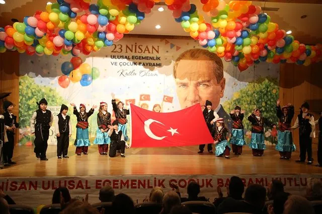 Doğa Koleji 23 Nisan coşkusunu tüm kampüslerinde aynı anda yaşadı