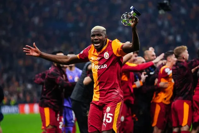 Dünya devi gemileri yaktı! Osimhen