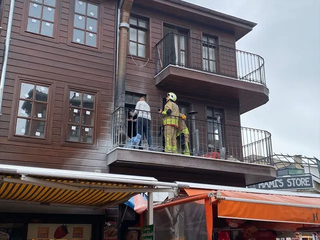 Edirne'de dönercinin baca tertibatında çıkan yangını söndürüldü