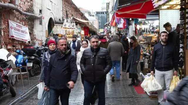 Eminönü'nde bayram alışverişi yoğunluğu