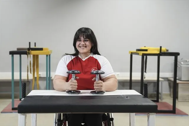 Engelleri "bileğiyle" deviren kadın sporcu dünyanın zirvesini hedefliyor