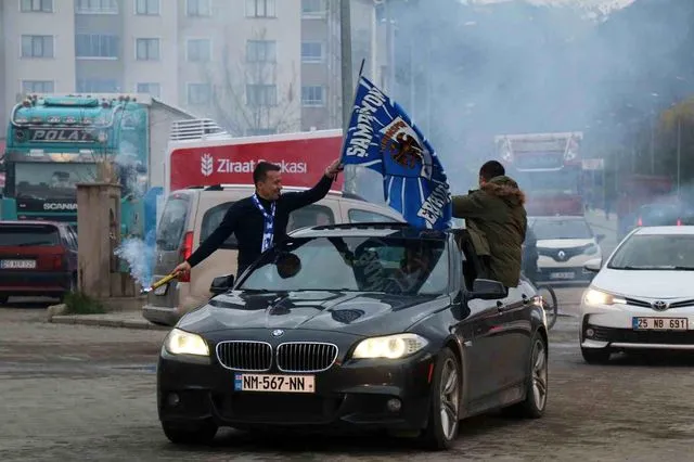 Erzurumspor'un Tarihi Başarısı Oltu'da Coşkuyla Kutlandı