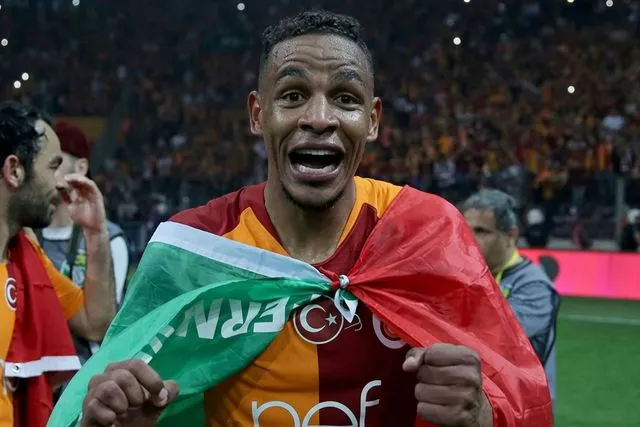 Eski Galatasaraylı Fernando, futbola veda etti
