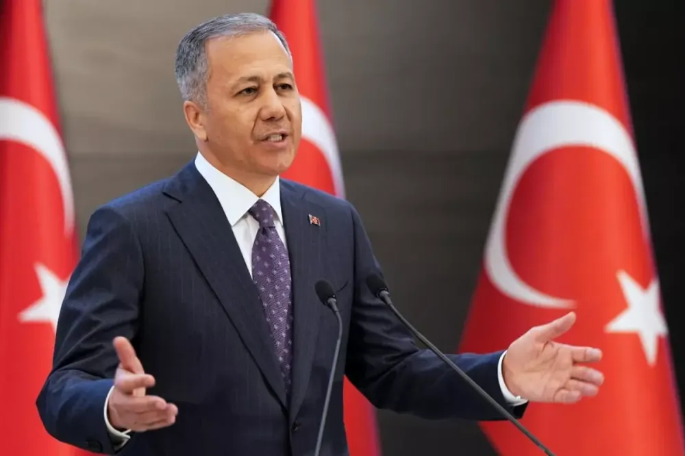 Eski İçişleri Bakanı Ali Yerlikaya'dan Şaşırtan İmaj Değişikliği: Yeni Tarzı İlk Kez Görüldü