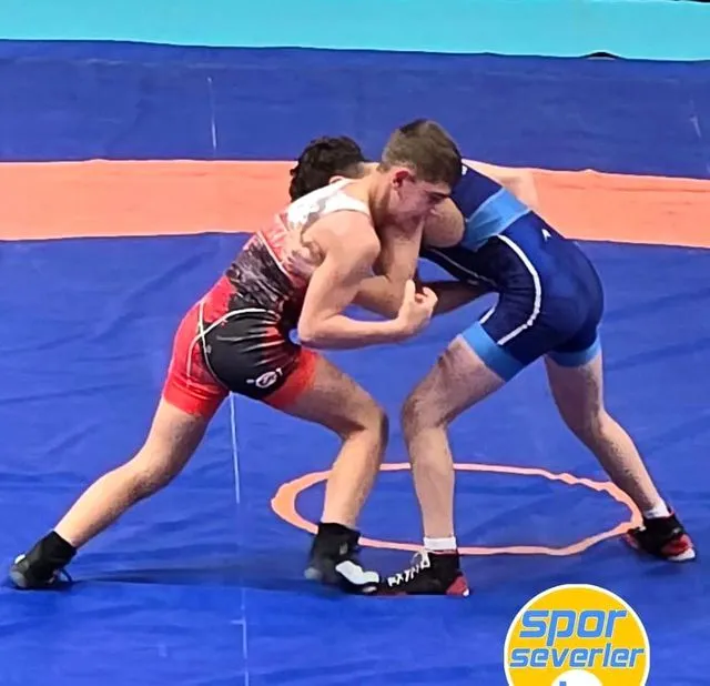 Eskişehirli genç güreşçi Türkiye
