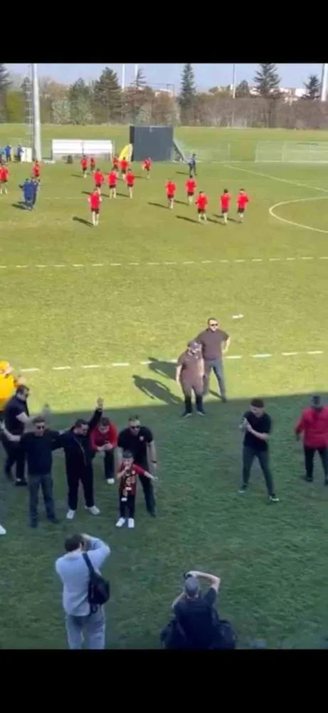 Eskişehirspor'un Minik Kahramanı Tesislerde Devleşti: Su Tabancası Parasını Kulübüne Bağışlamıştı