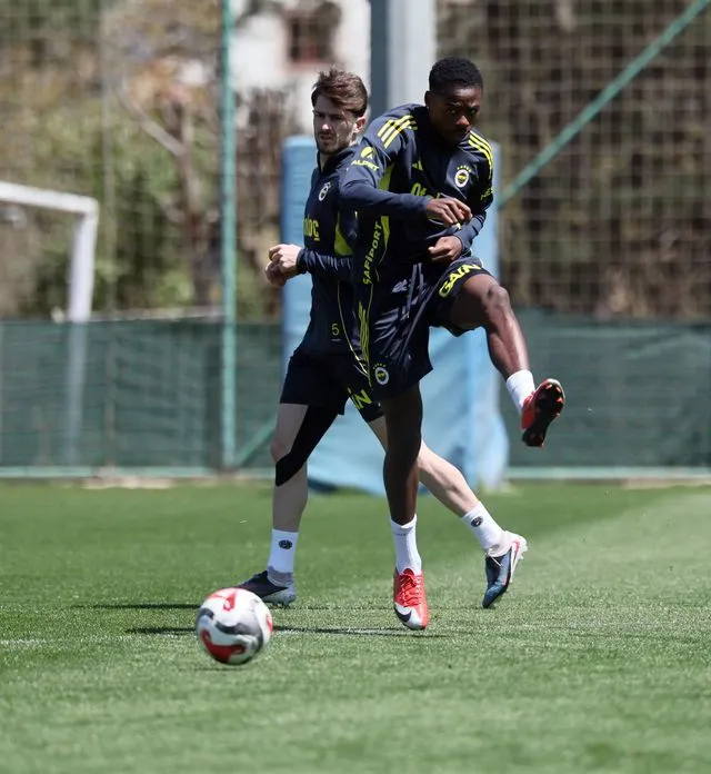 Fenerbahçe, RAMS Başakşehir FK maçının hazırlıklarını sürdürdü