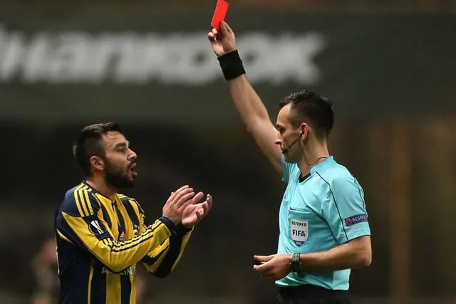 FIFA'dan Fenerbahçe'nin hayallerini çalan hakem için şok karar