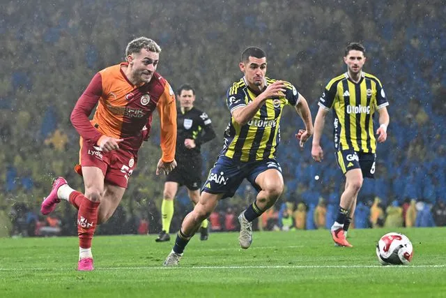 Galatasaray-Fenerbahçe derbisinin bilet fiyatları dudak uçuklattı
