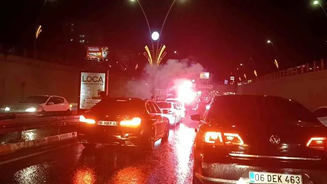 Galatasaray'ın Fenerbahçe'ye Karşı Kazandığı Zafer Şanlıurfa'da Coşkuyla Kutlandı